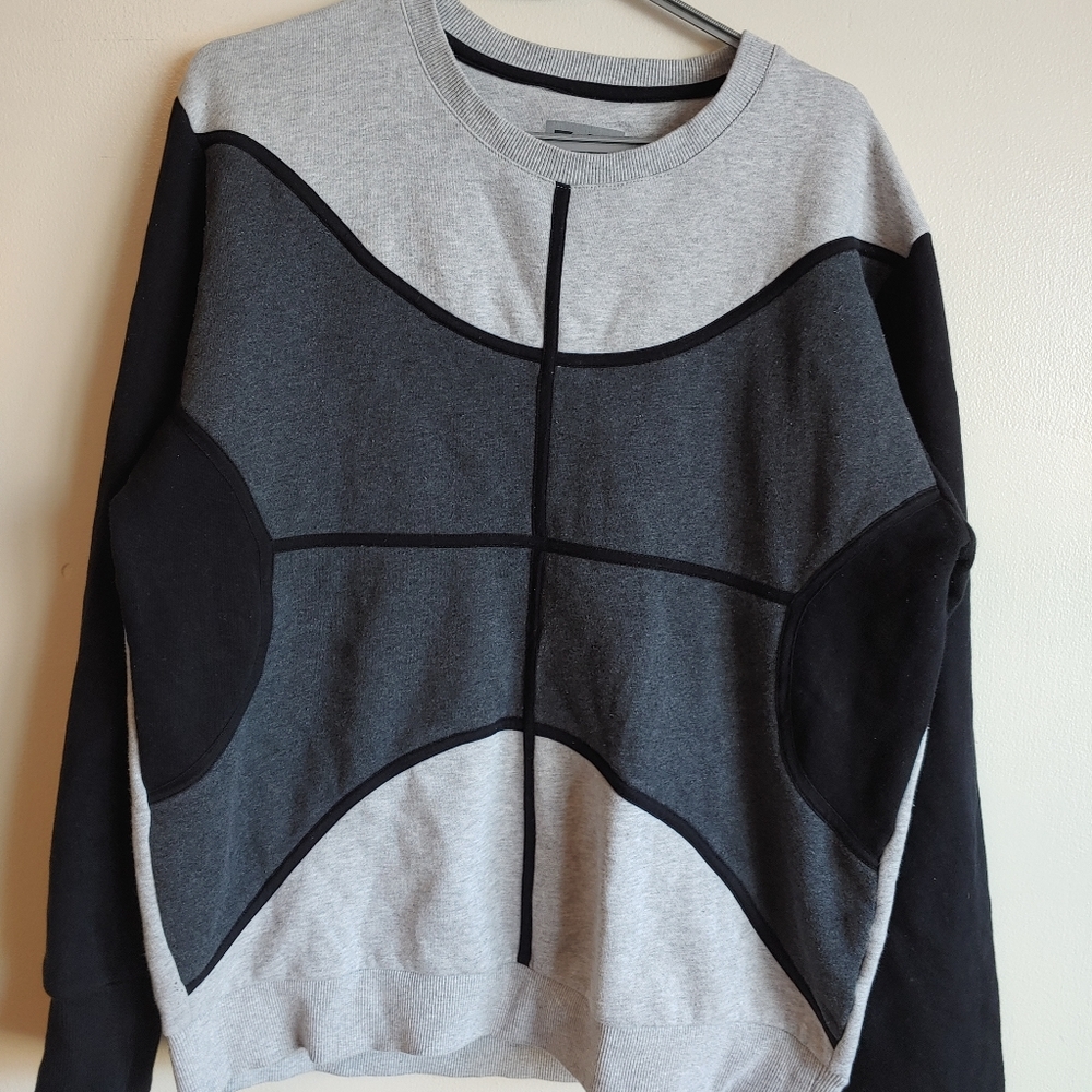 Sweater - Picture 1 of 4